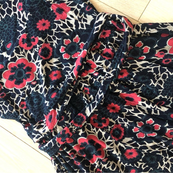 Guess Floral Print Tie Waist Dress in Red & Black Size S - Picture 9 of 13